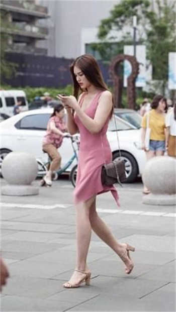 冯提莫吃面包图片