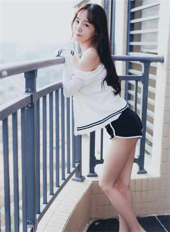 陈一发桌子下有人