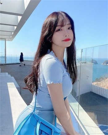 她在丈夫面前出丑