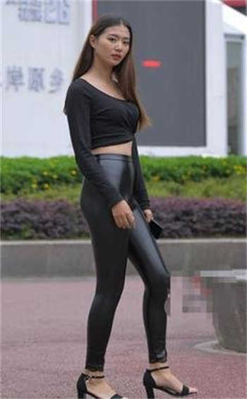 穿校服的又细又白的腿
