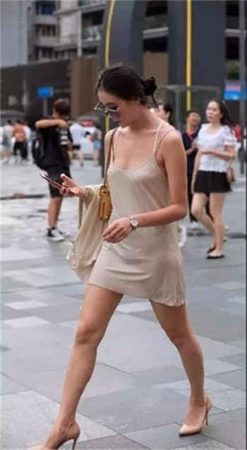 夏日公园的厕所怎么放人