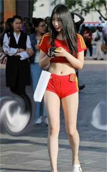 天上人间服务员的透明服装
