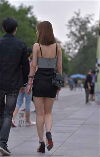 老寡妇满足傻儿子