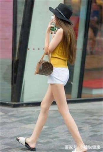 行刑婆子家法打她竹板子