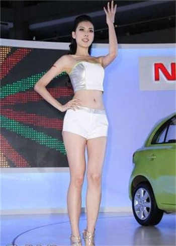 《转裤子褪了趴下》